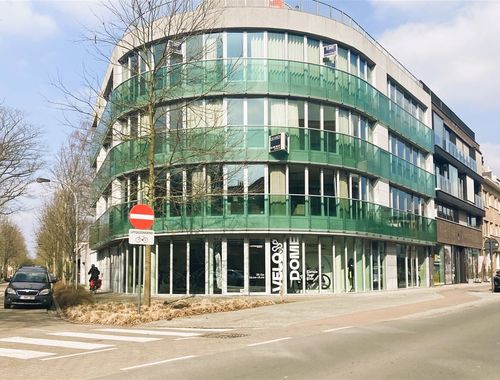                                         Handelsgelijkvloers te huur in Brasschaat, € 5.950
