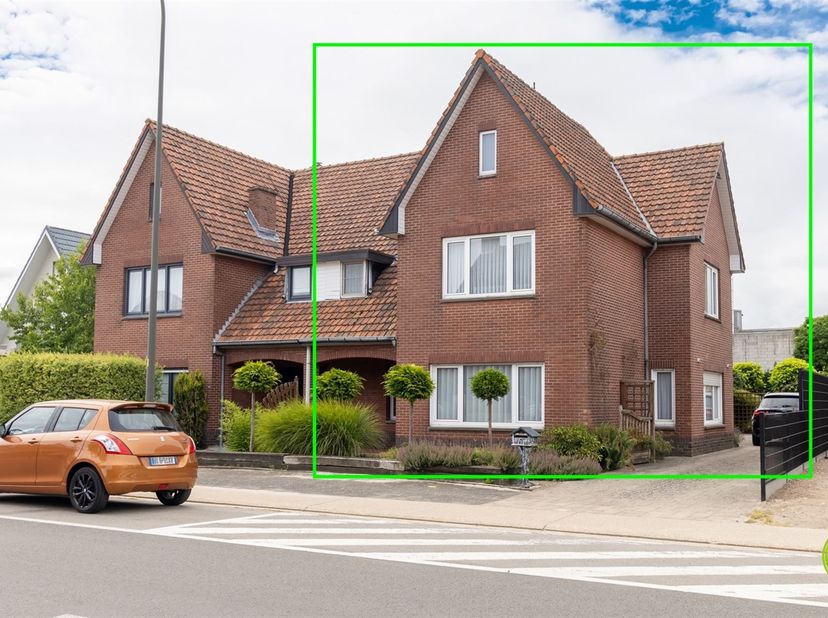 Ruime halfopen woning met veel potentieel in het centrum van Bree<br />
<br />
Op een centrale toplocatie in het centrum van Bree vindt u deze verra