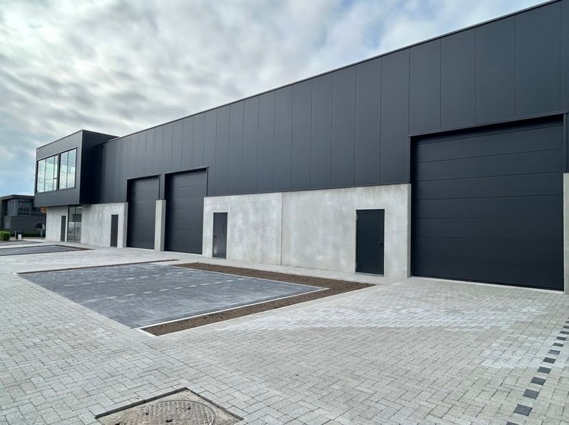 Ben jij op zoek naar een KMO-unit op een goede locatie? Dan hebben wij gevonden wat jij zoekt!<br />
Deze KMO-unit is gelegen in Achel en biedt een fu