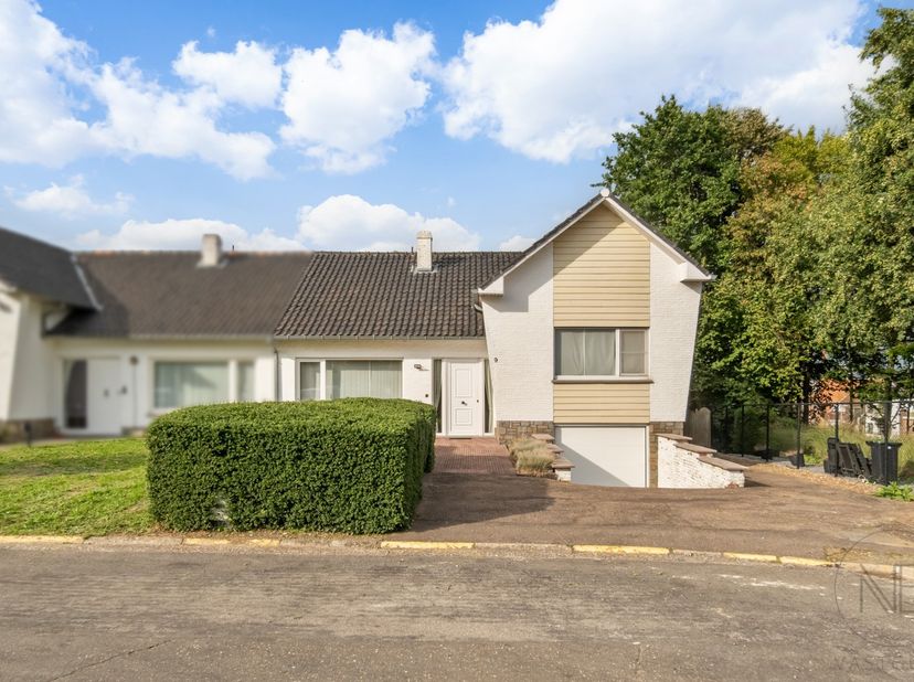 Huis te koop in Klokkuil 9,
                    3600 Genk
