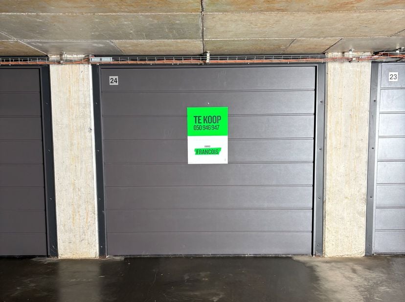 Een felbegeerde parkeerplaats in de drukke badstad gezocht? Wij bieden u de toegang aan tot het volledig afgesloten garagecomplex in het centrum van B