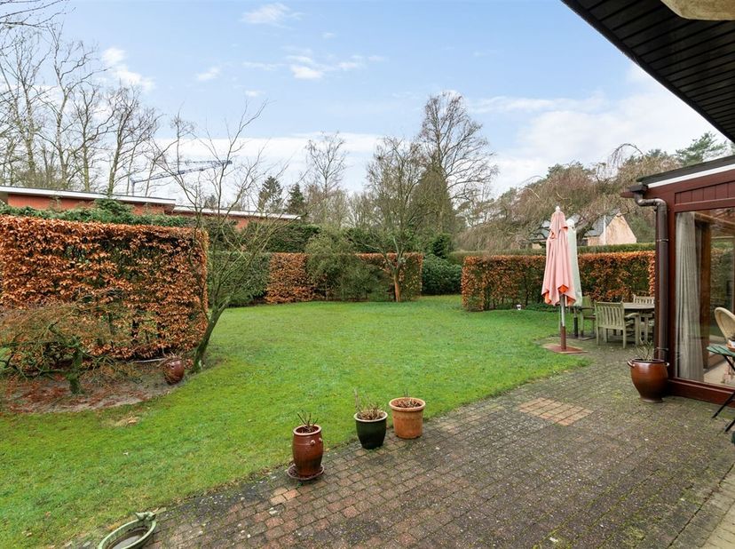 Vrijstaande woning op een prachtig gelegen perceel van 830m² op een boogscheut van de Kalmthoutse Heide<br />
De woning is gelegen in het groen op 100