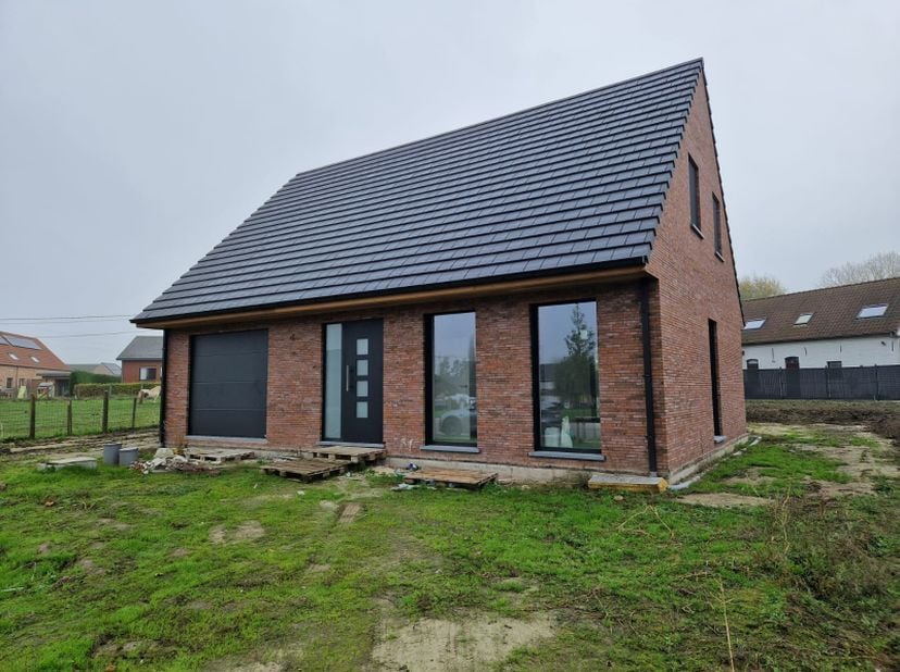 Wonen met zicht op agrarisch gebied. De foto is een voorbeeld van een verkochte (bijna afgewerkte) woning, zodat u een duidelijk beeld heeft van de mo