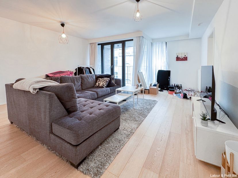 ELSENE - Tussen het Brugmannplein en het Châtelainplein, te midden van winkels, restaurants en kunstgaleries, ligt dit lichte APPARTEMENT (2slpk/1bdk)