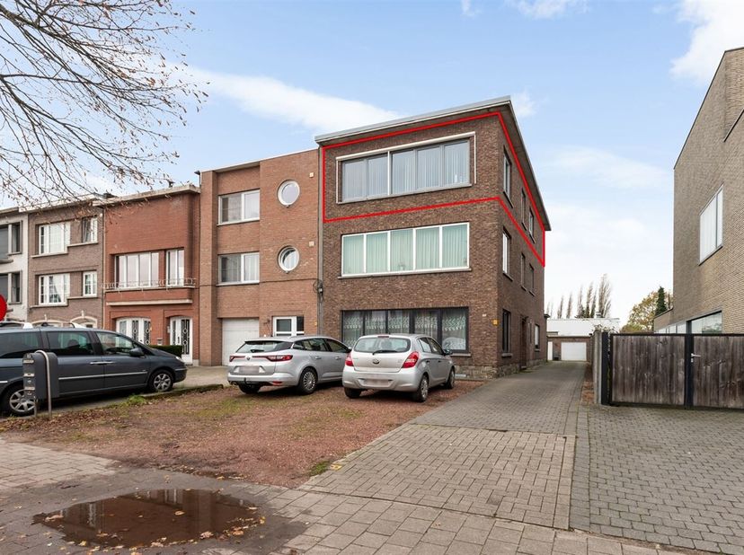 Ligging: In Wommelgem geniet dit appartement van een uitstekende bereikbaarheid. Winkels, openbaar vervoer en belangrijke in- en uitvalswegen bevinden