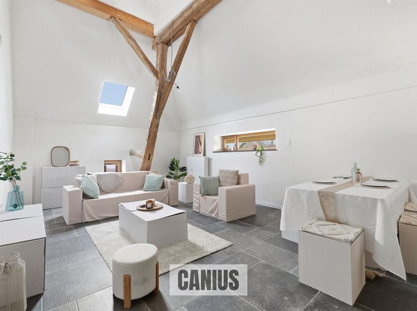 UNIEK APPARTEMENT MET 2 SLPKS EN TERRAS<br />
Nabij de rustige dorpskern van Wellen treffen wij in de Veerstraat 60 deze prachtige vakwerkwoning uit 1