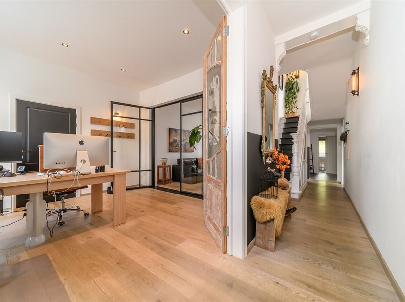 In de rustige Zarlardingestraat te Goeferdinge bevindt zich deze verrassend ruime en instapklare woning met tal van mogelijkheden. Dankzij de flexibel