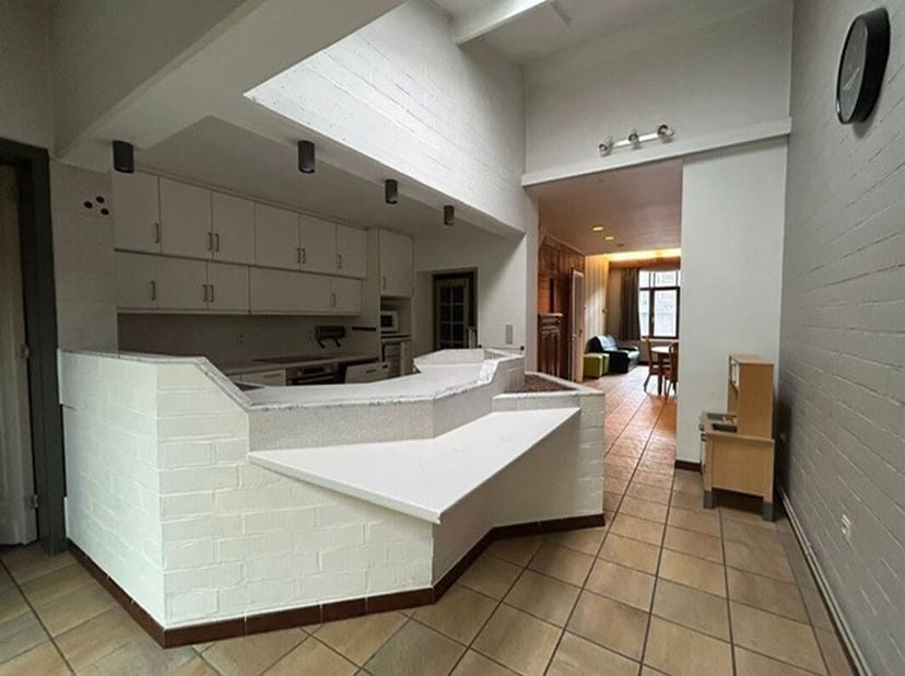 Alle info is te vinden op onze website www.connect-immo.be<br />
*GELIJKVLOERS APPARTEMENT NABIJ HET CENTRUM VAN LEUVEN*<br />
Op te frissen gelijkvlo