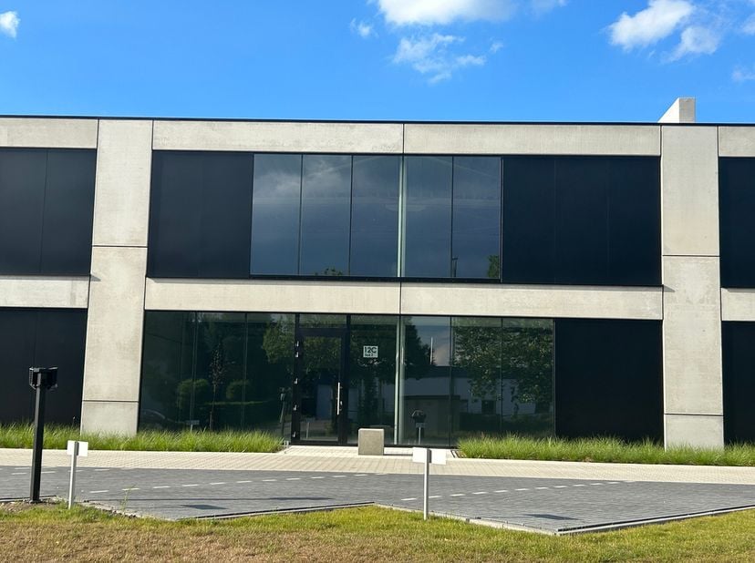 Bien professionnel à vendre
                    à 3900 Overpelt