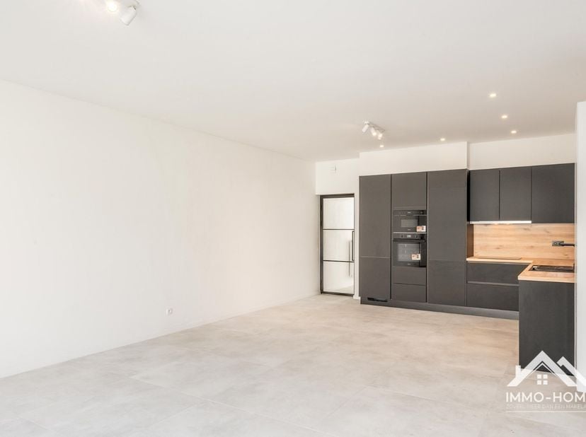 Deze volledige gerenoveerde woning met zonnepanelen is een perfecte buitenkans voor wie op zoek is naar een instapklare moderne woning, voorzien van a