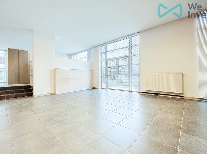 WE INVEST Ixelles vous invitons à découvrir ces spacieux bureaux situés rue de Paris, dans le quartier Européens, d'une superficie de +/_ 180 m2 compr