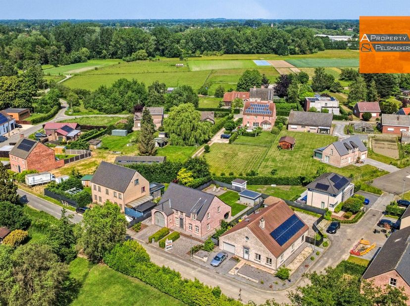 Magnifique villa située dans une rue calme.<br />
<br />
Vous êtes à la recherche dune habitation élégante et parfaitement entretenue ? Alors cette