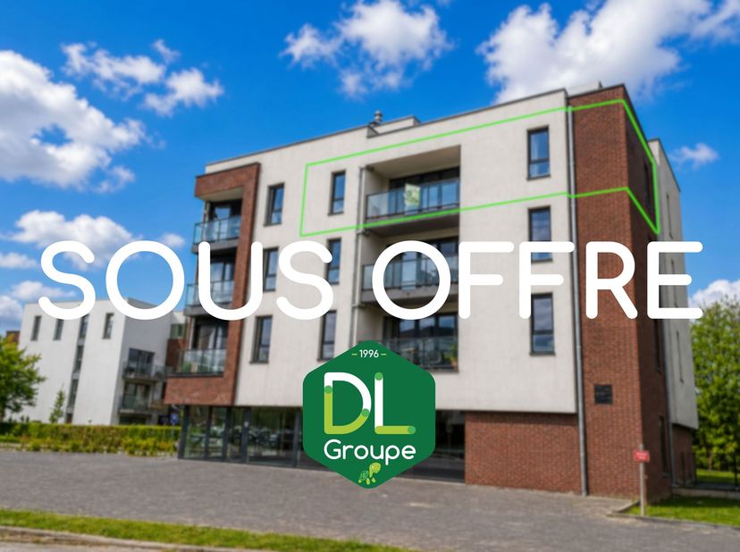 ** SOUS OPTION ** Situé au 3ème étage, cet appartement propose une agréable séjour, une cuisine équipée et une buanderie. Le hall de nuit dessert deux
