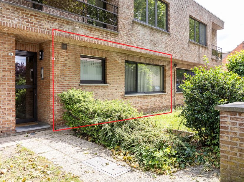 Bent u op zoek naar een instapklaar verzorgd appartement met tuin in Brasschaat? Dan is dit gelijkvloers appartement misschien wel ideaal voor u. Dit