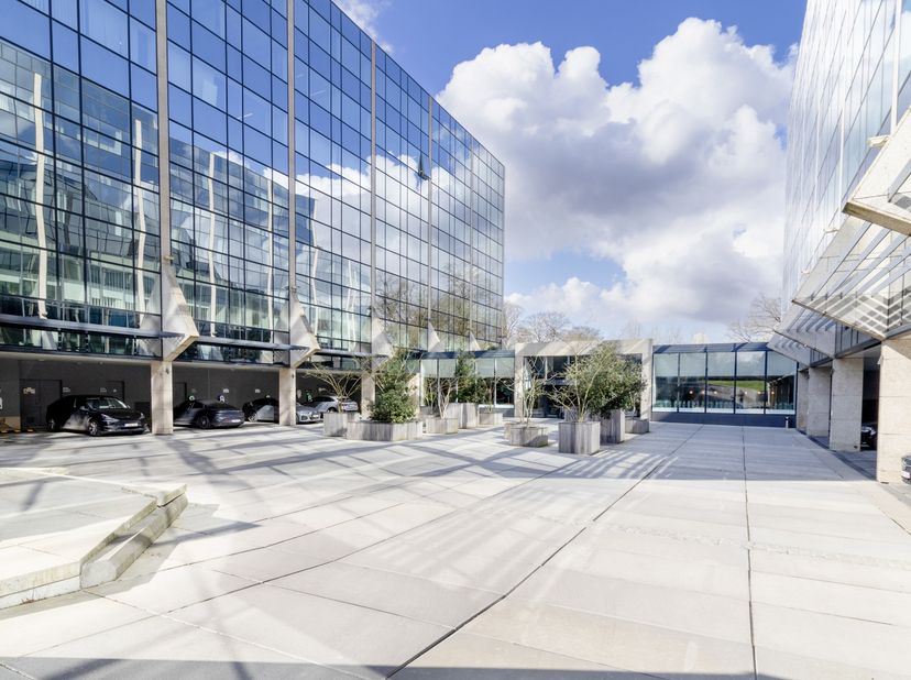 In het hart van La Hulpe | Mooie modulaire kantoorruimte <br />
Gemakkelijke toegang dankzij openbaar vervoer en comfortabele omgeving<br />
LOCATIE :