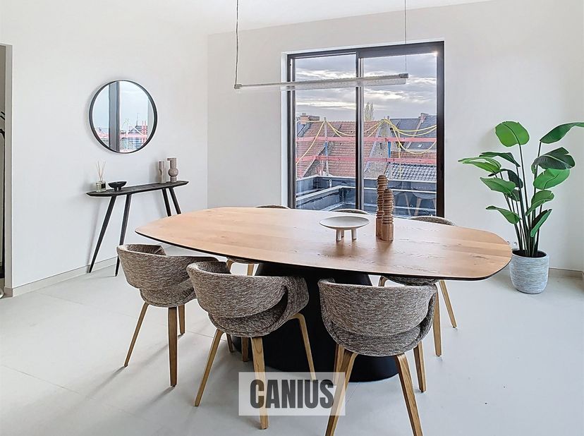 LUXUEUX PENTHOUSE DE 2 CHAMBRES AVEC VUE PANORAMIQUE SUR SINT-TRUIDEN<br />
<br />
Dans le dernier luxueux penthouse de 2 chambres à coucher, vous v