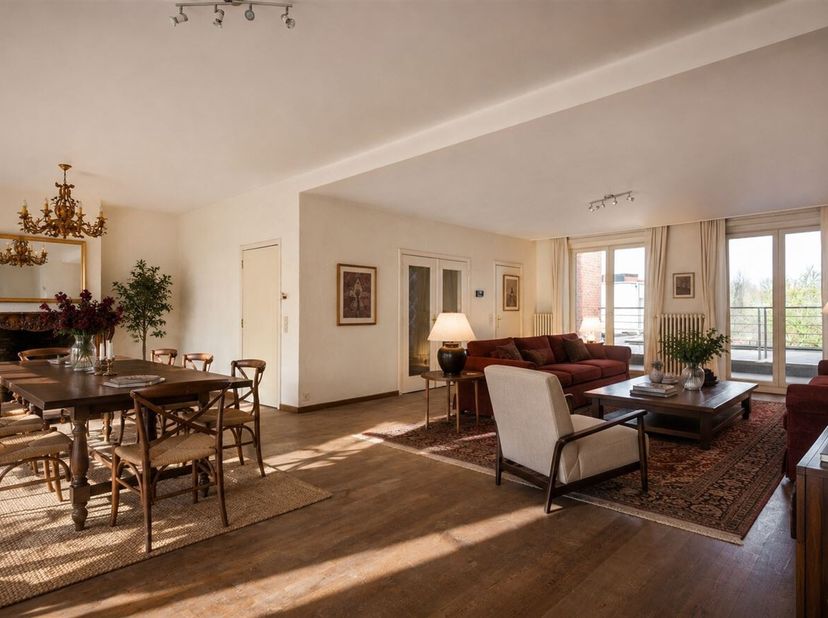 Op zoek naar ruimte, licht en charme? Dit uitzonderlijk ruim duplexappartement met een bewoonbare oppervlakte van maar liefst 212 m² biedt een unieke