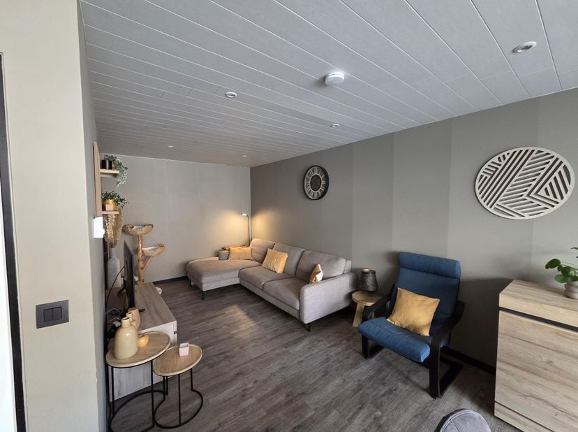 Appartement met 2 slaapkamers op de eerste verdieping. EPC A, ruime berging, 2 terrassen, kelder, mogelijkheid tot huren van een garage achter het geb