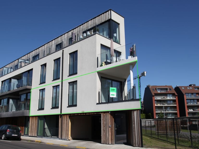 Op wandelafstand van de Grote Markt van Harelbeke en op minder dan 10 minuten van het centrum van Kortrijk bevindt zich dit moderne en instapklare app