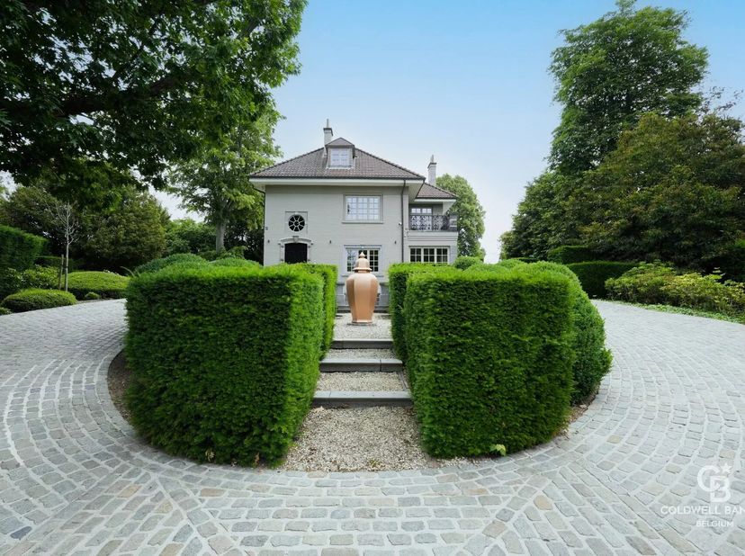 Huis te koop in ROND POINT SAINTE-ANNE 3,
                    1640 Sint-Genesius-Rode