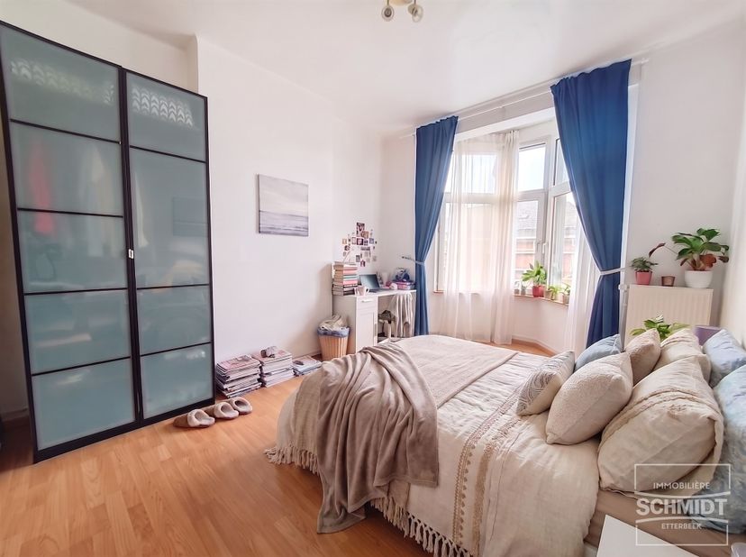 IMMOSCHMIDT (Ref. 17359) - ETTERBEEK (Chasse / Arsenal) - VRIJSTAANDE 1/06/2024: Prachtig ZEMI-INGEVOUD appartement van +/- 45m² bestaande uit een woo