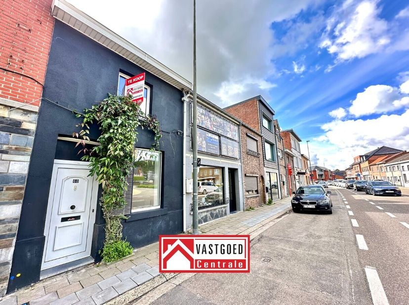 Deze charmante woning is gelegen op een zeer gunstige locatie in Tongeren, met winkels, scholen, openbaar vervoer en andere voorzieningen in de onmidd