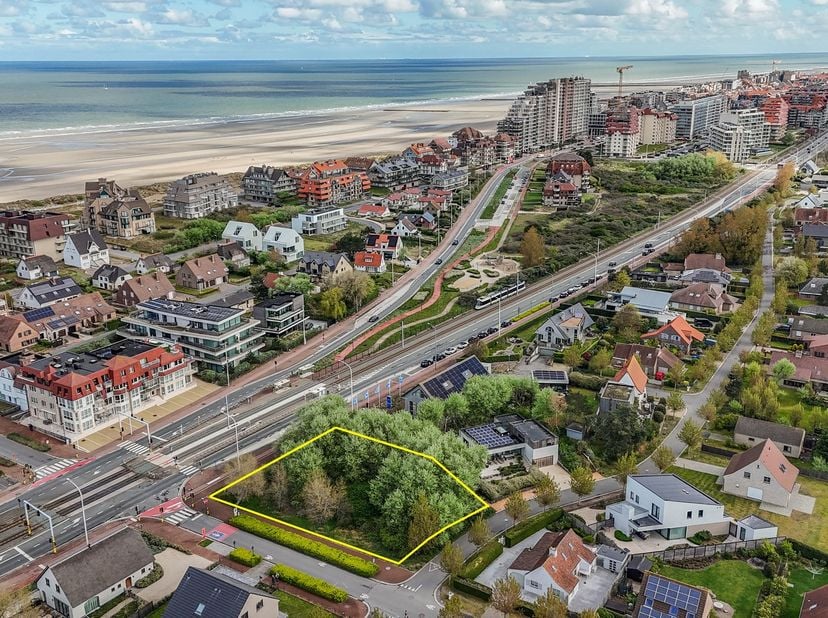 Welgelegen bouwgrond, vlakbij het strand, de zee en de duinen op Groendijk (grens Oostduinkerke-Nieuwpoort).<br />
Ideaal voor de bouw van uw droomvil