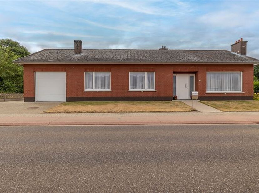 Verzorgde vrijstaande bungalow met 3 slaapkamers, garage en zonnige tuin in Averbode.<br />
Deze degelijk gebouwde bungalow uit 1967 is gelegen op een