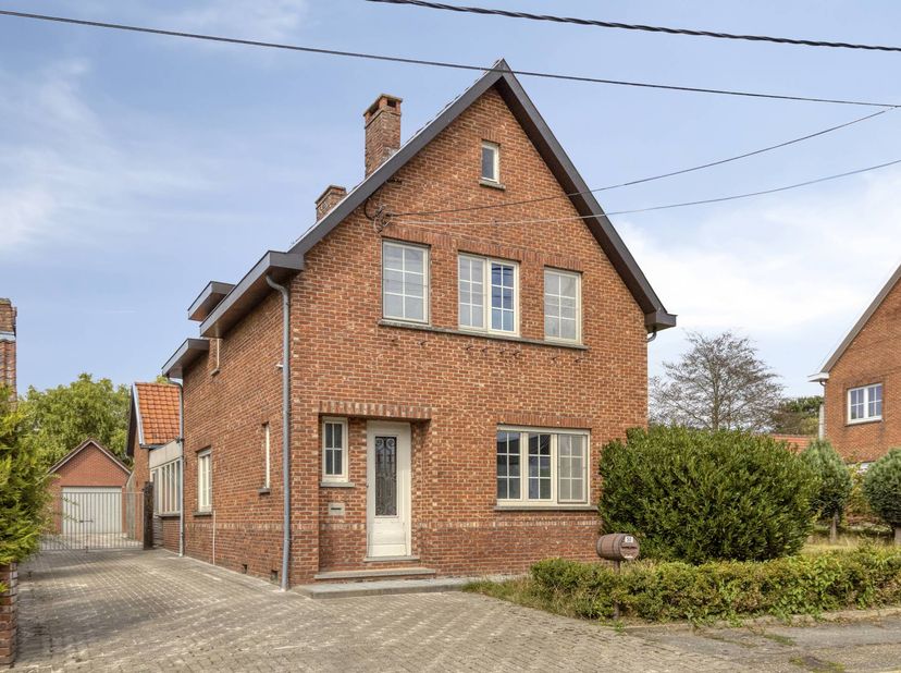 Op zoek naar een renovatieproject in de regio Hasselt? Dan is dit huis op de Bornstraat in het landelijke Vliermaalroot perfect voor u. <br />
Deze op