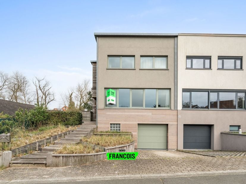 Een unieke kans om deze leuke woning te kopen op een fantastische en uiterst rustige ligging te Oostduinkerke (palend aan de WITTE BURG en de duinen).