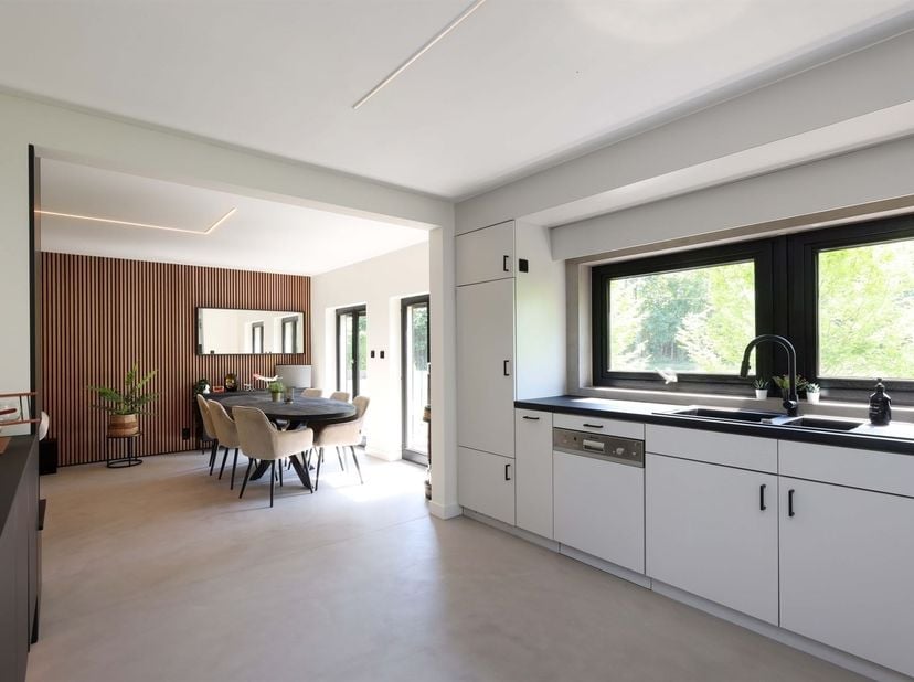 Prachtig gelegen energiezuinige open bebouwing op een perceel van 11a 50ca in residentiële groene woonomgeving<br />
<br />
Omgeving:<br />
+ Geleg