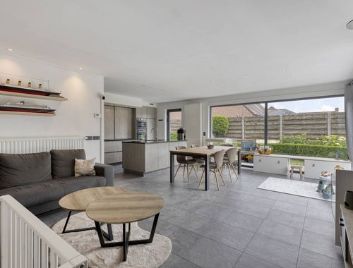                                         Woning te koop in Oostrozebeke, € 399.000
