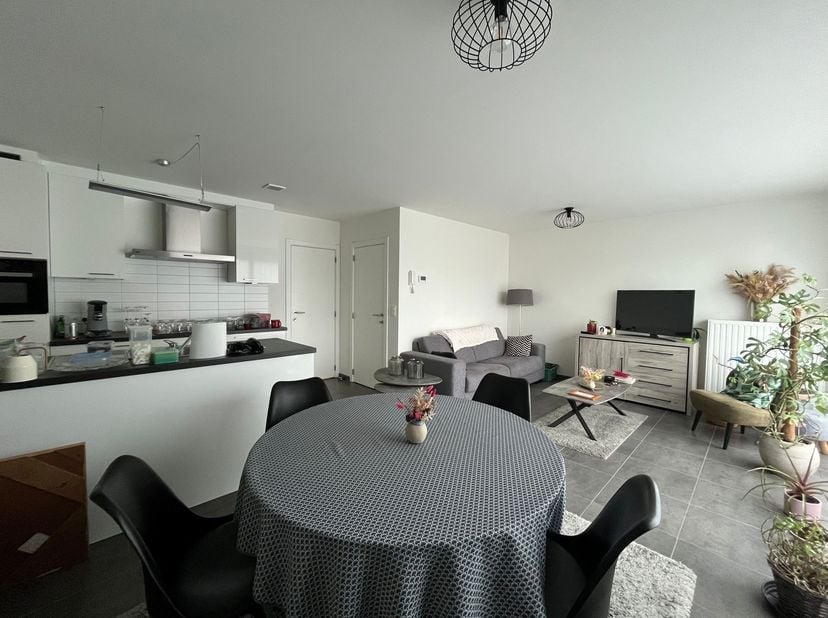 Appartement confortable et prêt à l'emploi avec deux chambres à coucher, garage et terrasse spacieuse dans le centre de Geel<br />
<br />
Situation