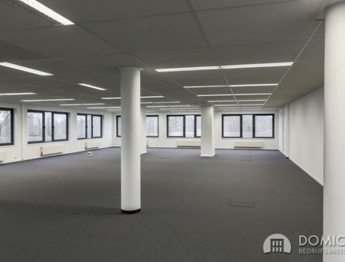                                         Espace de bureaux à vendre à Roeselare, € 343.840
