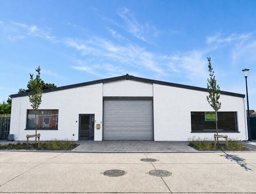                                         Magazijn zonder bureel te huur in De Panne, € 875
