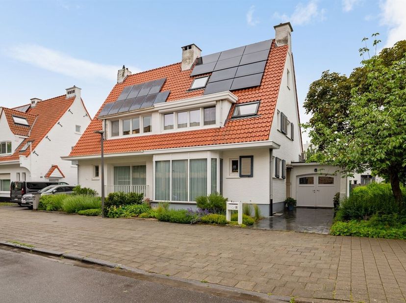 Prachtige HOB-woning (198m²) met 4 slaapkamers, mooie aangelegde tuin, garage en autostaanplaats op gegeerde locatie te Linkeroever! <br />
Indeling: