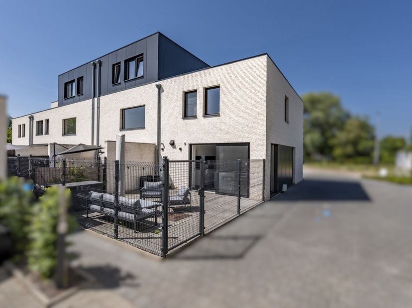 Recente (2022), energiezuinige en mooi gelegen woning in het jonge, kindvriendelijke woonerf 'Klein Dorlick' nabij natuur en op slechts 10 minuten wan
