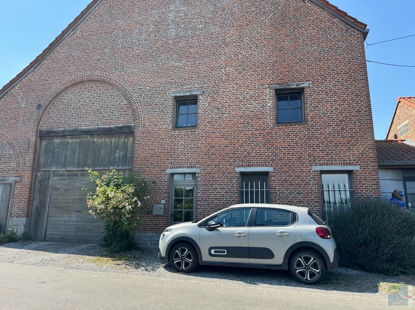 Vivre à la campagne, à deux pas de la ville........c'est ce que nous permet cette magnifique maison style "fermette" , ancienne grange entièrement réa
