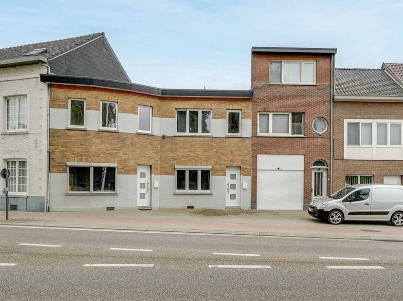 Cette maison unifamiliale située à Sint-Truiden avec 2 chambres constitue une opportunité intéressante pour les investisseurs recherchant un rendement