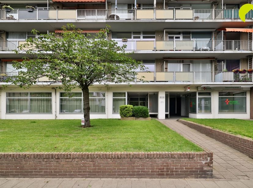 Welkom in dit charmante, totaal gerenoveerde appartement gelegen in Hoboken, een ideale plek voor wie op zoek is naar comfort en een gezellige leefomg