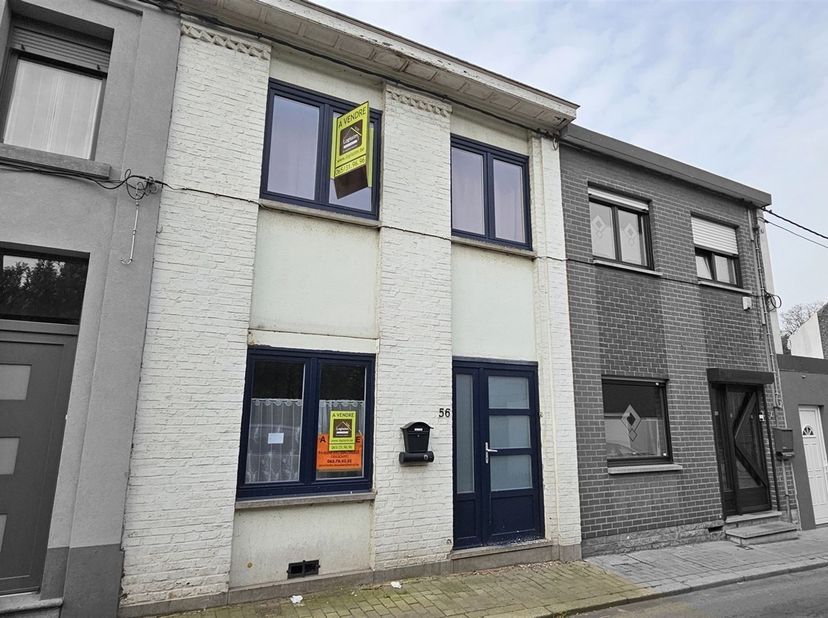 - SOUS OPTION - PLUS DE VISITES Prix: Offre à partir de 100.000 euros, frais d'agence non inclus et à charge de l'acquéreur.<br />
<br />
Maison à r