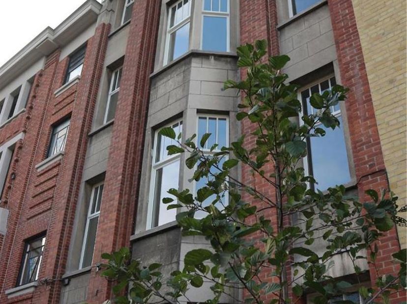 - Een bezoekmoment aanvragen kan via onze website: https://www.vicusvastgoed.be/aanbod?prefilter=huren<br />
- Ga naar het respectievelijke pand en kl