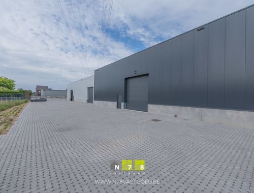                                         Bedrijfsgebouw te koop in Maaseik, € 564.000
