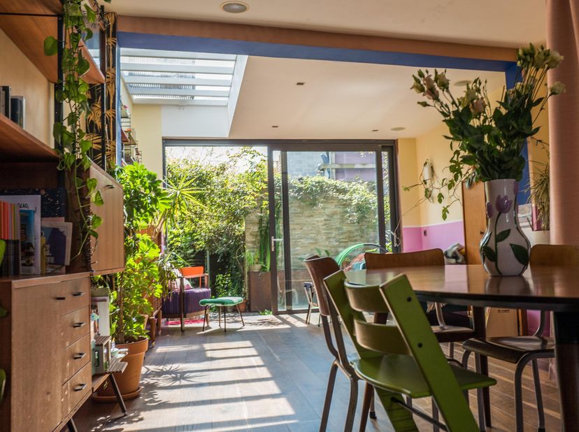 Charmant huis met 3 slaapkamers in Gent<br />
<br />
Onze kleurrijke gezellige 3-slaapkamer woning in de bruisende Brugse Poort is te koop!<br />
<br