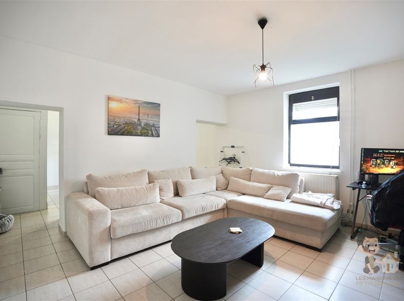 Découvrez cette maison offrant une surface habitable de 100 m².<br />
<br />
Elle se compose de 2 chambres spacieuses, d’une salle de bains, d’une t