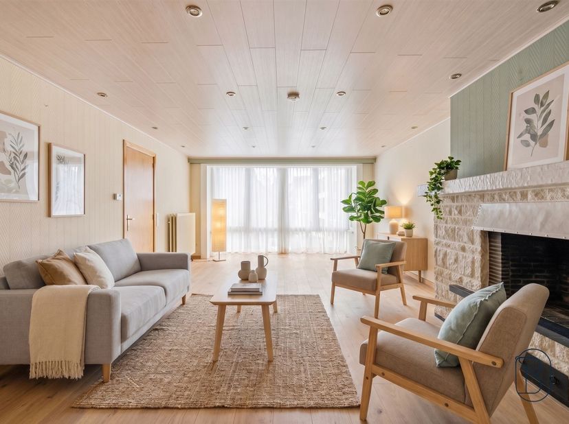 Topgelegen in het hart van Roeselare, degelijk appartement met 3 slk en groot terras. <br />
Ontdek dit ruime, degelijke appartement met 3 slaapkamers