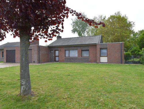                                         Bungalow à louer à Harelbeke, € 850
