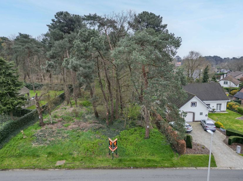 Deze prachtige bouwgrond van 15 are is gelegen in de Snijwitstraat 20 in Houthalen.<br />
Met een perceeldiepte van 60 meter en een straatbreedte van