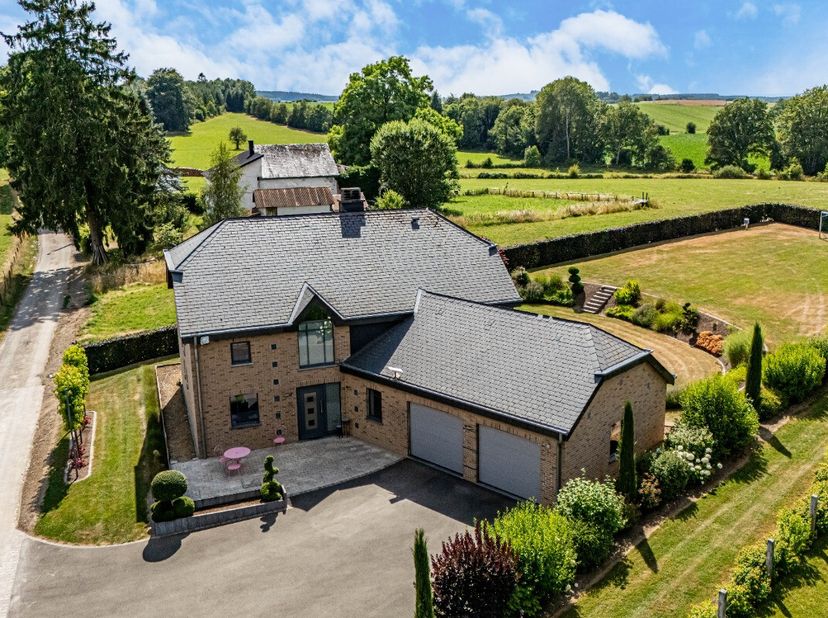 ERA BLUX a le plaisir de vous proposer cette magnifique maison 4 façades située à Gouvy, dans un environnement calme et verdoyant, à seulement quelque