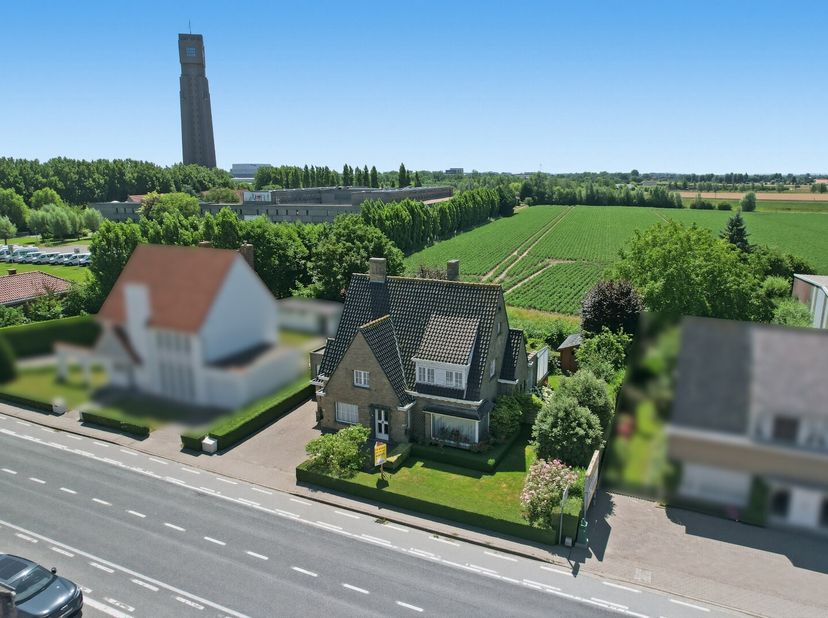 Riante gezinswoning met uniek panoramisch uitzicht en eindeloos potentieel op 644 m².<br />
In deze verrassend ruime gezinswoning op een perceel van 6